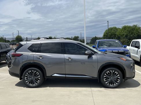 New 2026 Nissan Rogue Platinum AWD/4WD image 3
