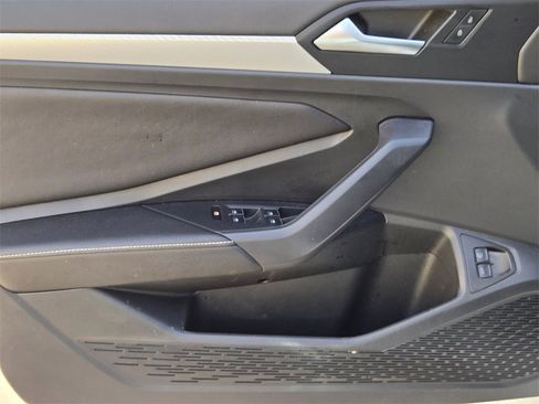 Used 2022 Volkswagen Jetta Sport image 11