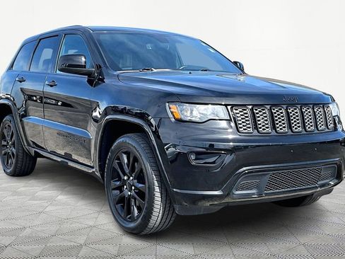 Used 2020 Jeep Grand Cherokee Altitude image 12