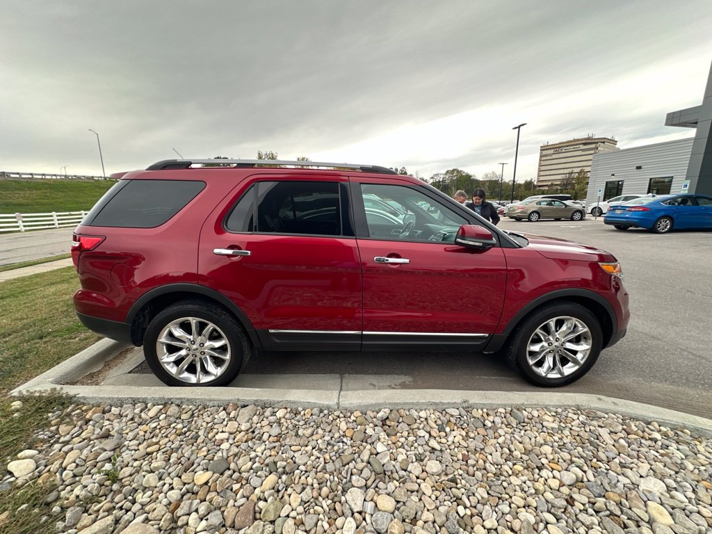 Used 2014 Ford Explorer Limited w/ Equipment Group 301A AWD/4WD image 3