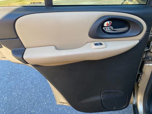 Used 2005 Chevrolet TrailBlazer LS w/ LS Preferred Equipment Group image 21