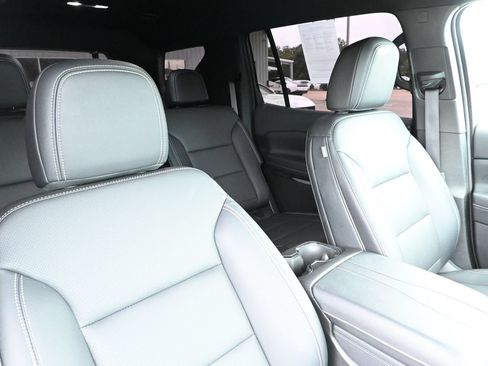 Used 2025 Chevrolet Traverse LT FWD image 40