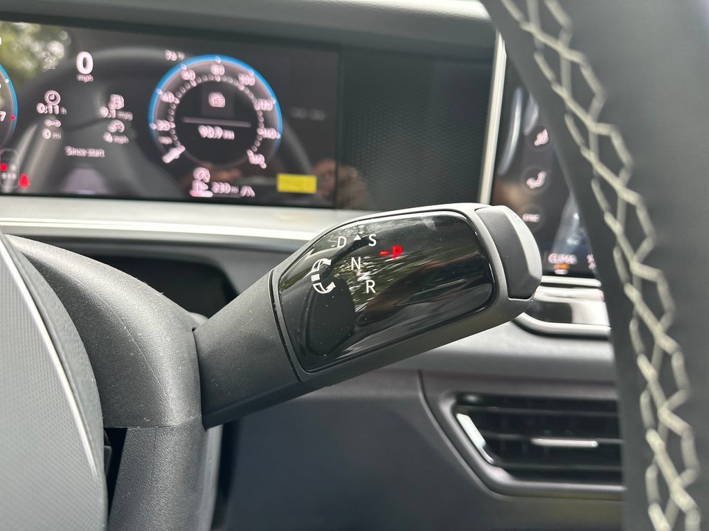New 2026 Volkswagen Tiguan SE AWD/4WD image 17