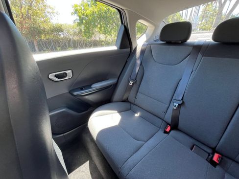Used 2025 Kia K4 FWD image 38