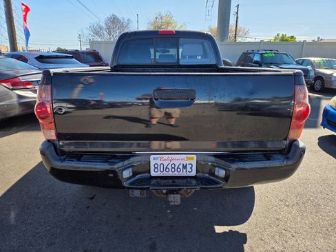 Used 2005 Toyota Tacoma PreRunner RWD image 3