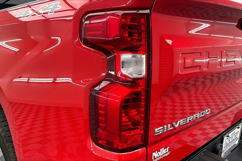 Used 2025 Chevrolet Silverado 1500 Custom AWD/4WD image 31