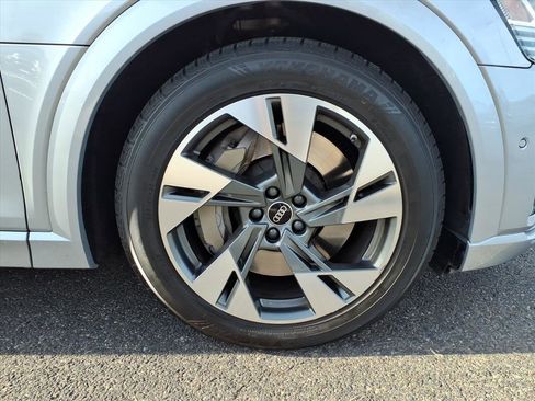 Used 2022 Audi e-tron Premium w/ Convenience Plus Package image 9