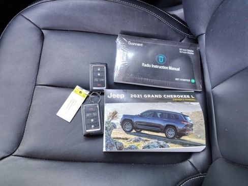 Used 2021 Jeep Grand Cherokee L Limited AWD/4WD image 22