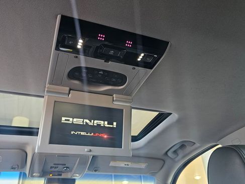 Used 2017 GMC Yukon Denali w/ Open Road Package RWD image 9