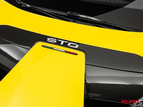 Used 2022 Lamborghini Huracan STO RWD image 9