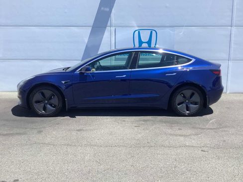 Used 2018 Tesla Model 3 Mid Range RWD image 2