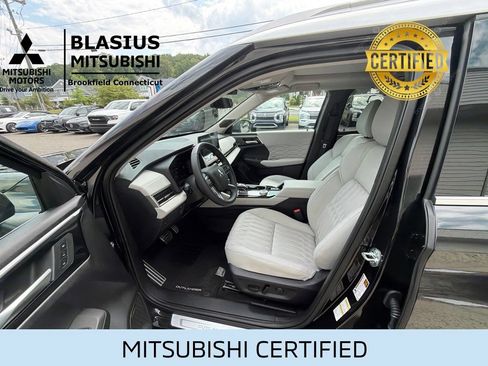 Used 2025 Mitsubishi Outlander AWD image 15