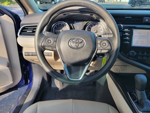 Used 2018 Toyota Camry LE image 13