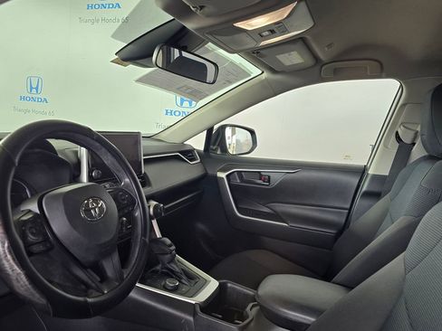 Used 2023 Toyota RAV4 LE AWD/4WD image 9