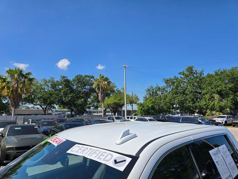 Used 2025 GMC Sierra 1500 SLT image 14