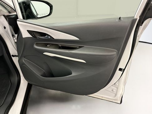 Used 2018 Chevrolet Bolt LT FWD image 32