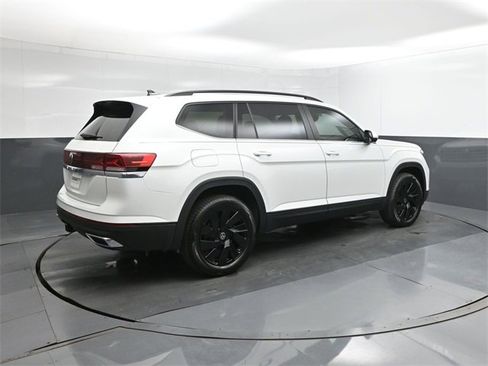 New 2026 Volkswagen Atlas SE image 11