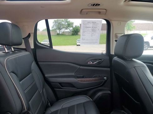 Used 2021 GMC Acadia Denali w/ Denali Technology Package AWD/4WD image 34