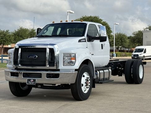 New 2026 Ford F650 2WD SuperCab Super Duty image 2