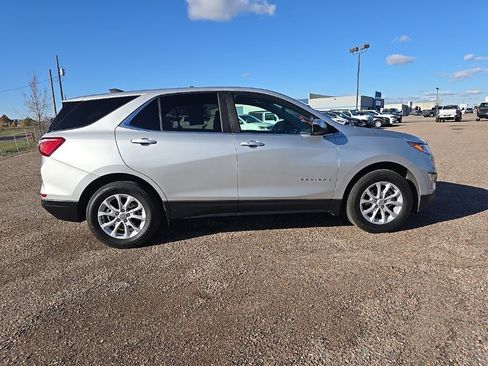 Used 2021 Chevrolet Equinox LT w/ Driver Convenience Package image 8