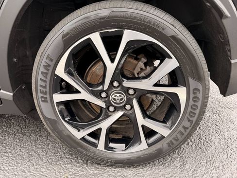 Used 2019 Toyota C-HR XLE FWD image 8