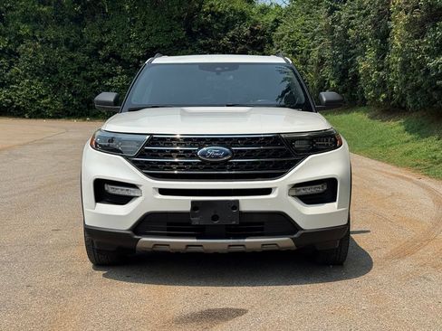 Used 2020 Ford Explorer XLT w/ Equipment Group 202A AWD/4WD image 3