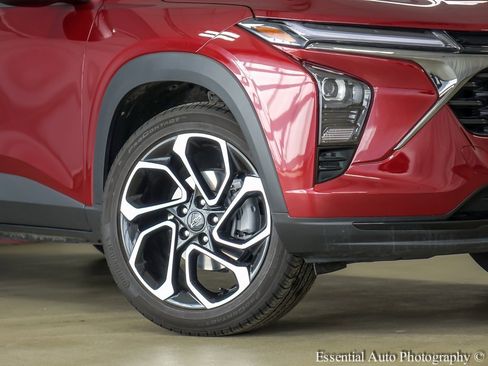 Used 2025 Chevrolet Trax RS w/ Driver Confidence Package image 4