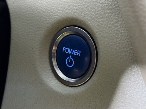 Used 2021 Toyota Corolla LE image 21