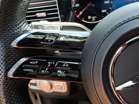 Used 2024 Mercedes-Benz GLS 450 4MATIC image 23