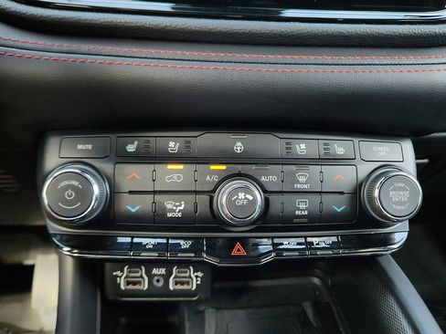 Used 2023 Dodge Durango R/T w/ Blacktop Package AWD/4WD image 9