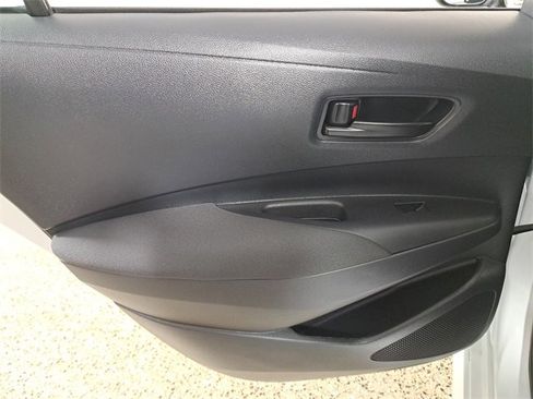 Used 2025 Toyota Corolla LE image 14