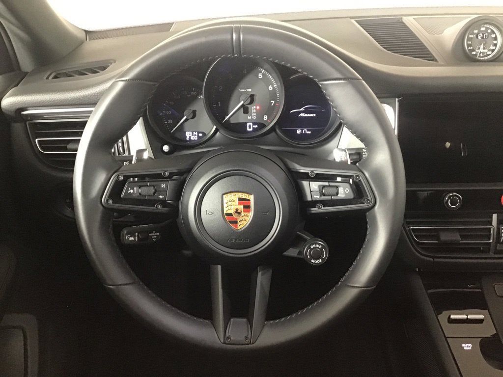Certified 2026 Porsche Macan AWD/4WD image 22