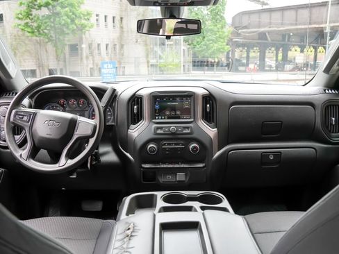 Used 2019 Chevrolet Silverado 1500 Custom Trail Boss w/ Custom Convenience Package AWD/4WD image 17
