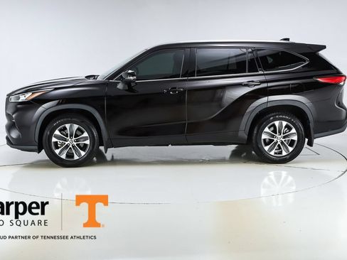 Used 2020 Toyota Highlander XLE AWD/4WD image 42