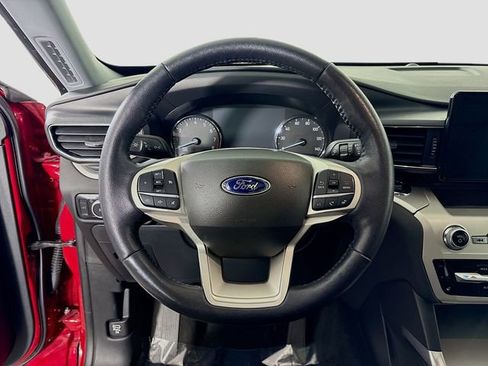 Used 2022 Ford Explorer XLT w/ Equipment Group 202A image 12