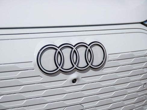 New 2025 Audi Q6 e-tron Premium AWD/4WD image 11