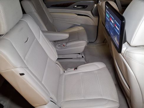 Certified 2023 Cadillac Escalade ESV Sport Platinum w/ Heavy-Duty Trailer Package image 21