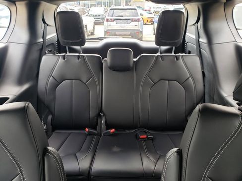 New 2026 Chrysler Pacifica Select AWD/4WD image 13