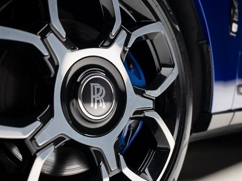 Used 2021 Rolls-Royce Cullinan Black Badge image 21