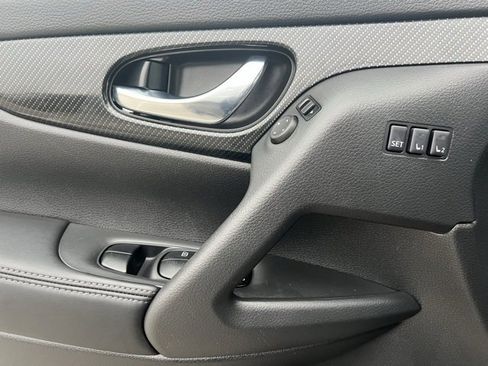 Used 2018 Nissan Rogue SL image 21