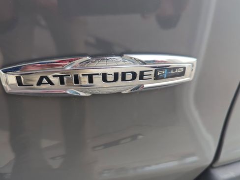 Used 2020 Jeep Cherokee Latitude Plus image 16