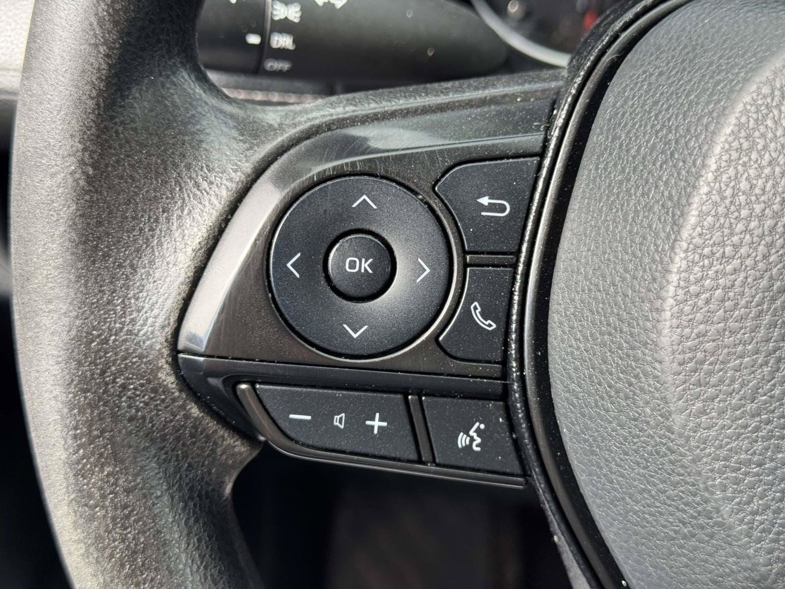 Used 2021 Toyota RAV4 LE AWD/4WD image 18
