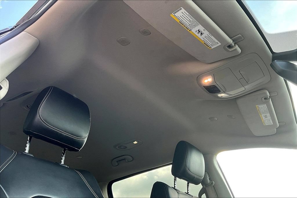 Used 2023 Chrysler Pacifica Touring-L FWD image 22