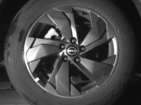 Used 2025 Nissan Rogue SV image 15