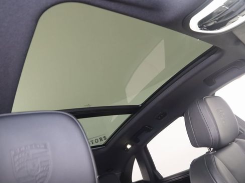 Used 2025 Porsche Macan image 11