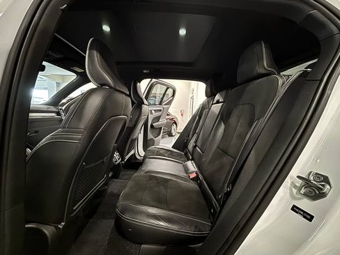 Used 2020 Volvo XC40 T4 R-Design FWD image 16