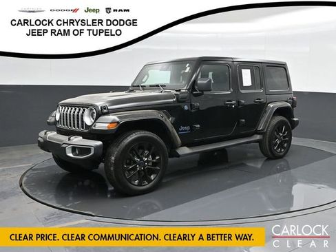 Used 2025 Jeep Wrangler Sahara AWD/4WD image 7