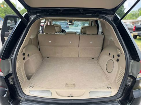 Used 2018 Jeep Grand Cherokee Overland RWD image 11