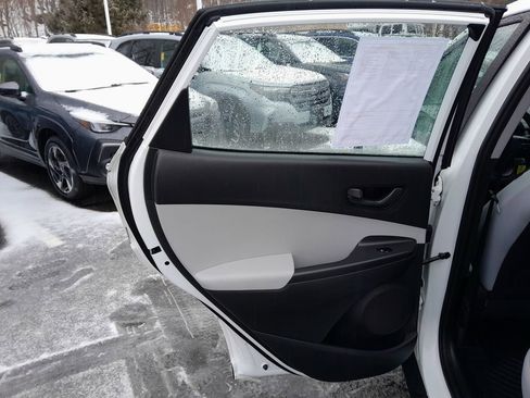 Used 2022 Hyundai Kona SE image 29