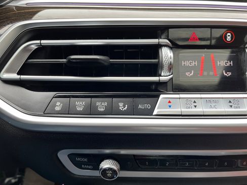 Used 2019 BMW X5 xDrive50i w/ M Sport Package image 32